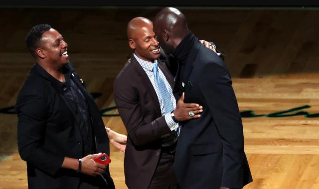 雷·阿伦现身KG球衣退役仪式 三巨头一个都不能少